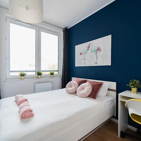 - Near Sky Tower - Private Parking アパート ヴロツワフ