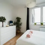 - Near Sky Tower - Private Parking *
